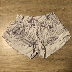 Lululemon Hottie Hot Low-rise 2.5 athletic shorts, size 4, floral white/grey.